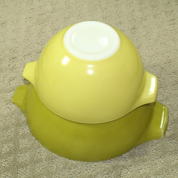 Vintage Pyrex VERDE GREEN Avocado Cinderella Nesting Mixing Bowls Set #441 #442